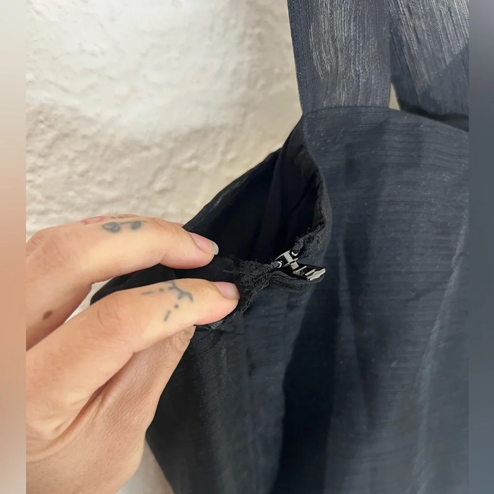 Chic Black and White Bow Top - Picture 6 of 9